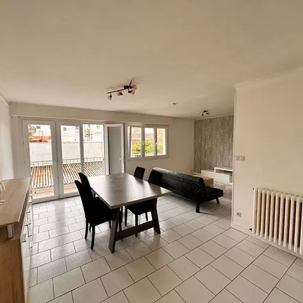 Rent this 3 bed apartment on 71 Boulevard d'Italie in 85000 La Roche-sur-Yon, France