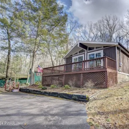 Image 2 - 121 Falling Waters Boulevard, Westcolang Park, Pike County, PA 18435, USA - House for rent