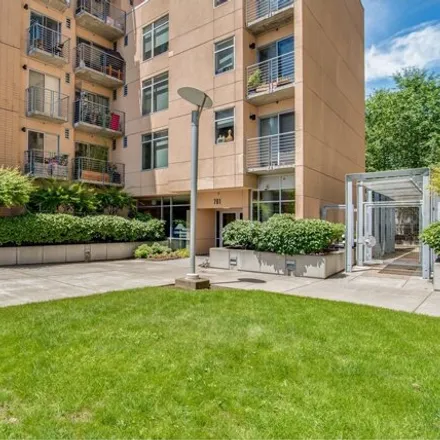 Buy this 1 bed condo on Washington & 7th Street in Vancouvercenter Plaza, Vancouver