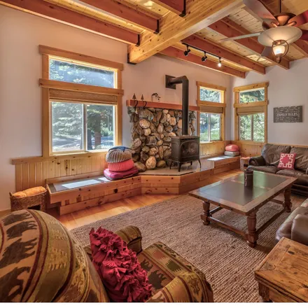 Image 2 - 16704 Northwoods Boulevard, Truckee, CA 96161, USA - House for sale