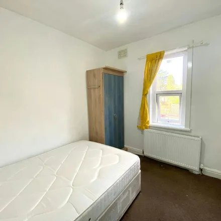 Image 3 - Didsbury, Palatine Road / opposite Marie Louise Gardens, Palatine Road, Manchester, M20 2UN, United Kingdom - Apartment for rent