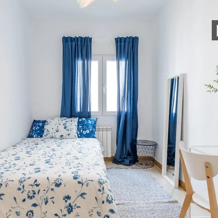 Rent this 4 bed room on Madrid in Paseo de la Dirección, 28