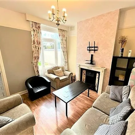 Rent this 5 bed townhouse on 24 Summerfield Crescent in Harborne, B16 0EN