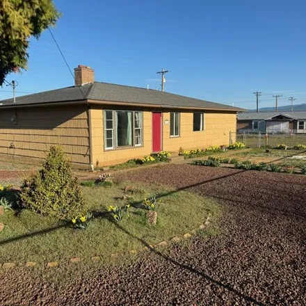 Buy this 4 bed house on 917 South Mill Avenue in Goldendale, WA 98620