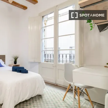 Rent this 5 bed room on Plaça de Milans in 08001 Barcelona, Spain