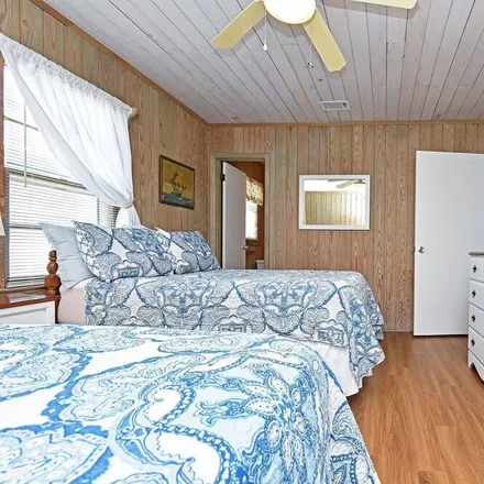 Rent this 3 bed house on Oak Island