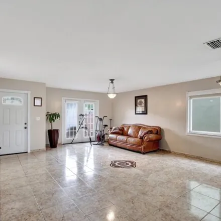 Image 3 - 958 Southwest 96th Avenue, Pembroke Pines, FL 33025, USA - House for sale