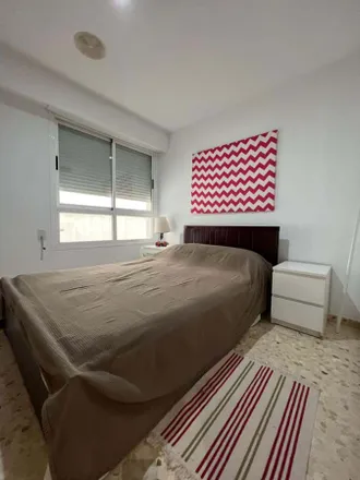 Rent this 5 bed room on Carrer del Periodista José Ombuena in 4, 46010 Valencia