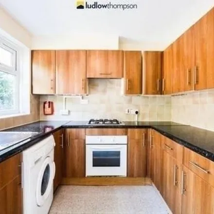 Image 1 - Romilly Road, London, N4 2QZ, United Kingdom - Townhouse for rent