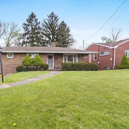 Image 1 - Westwood Golf Club, 825 Commonwealth Avenue, Homeville, West Mifflin, PA 15122, USA - House for sale