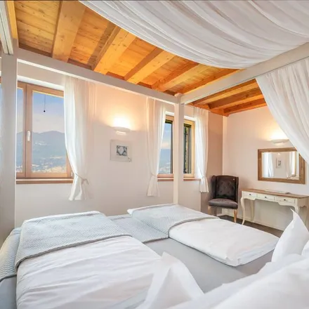 Rent this 6 bed house on Castelletto di Brenzone in Via Beato G. Nascimbeni, 37010 Castelletto VR