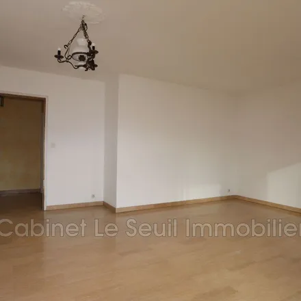 Image 5 - Place de la Bouquerie, 84400 Apt, France - Apartment for rent