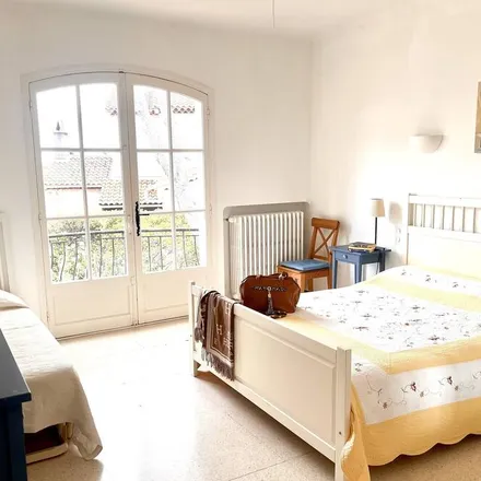 Rent this 6 bed house on Avenue du Lac in 83700 Saint-Raphaël, France
