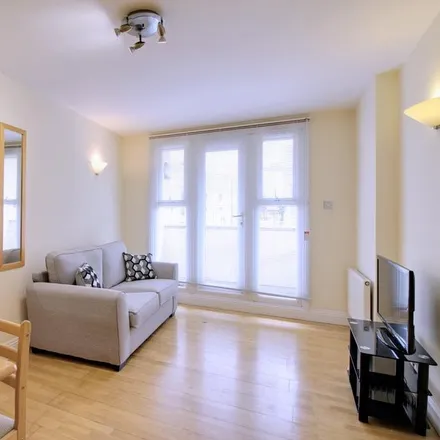 Rent this 2 bed apartment on Leyland SDM in 81-89 Farringdon Road, London
