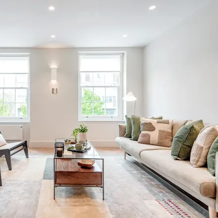 Rent this 2 bed apartment on 127 Notting Hill Gate in London, W11 3JZ