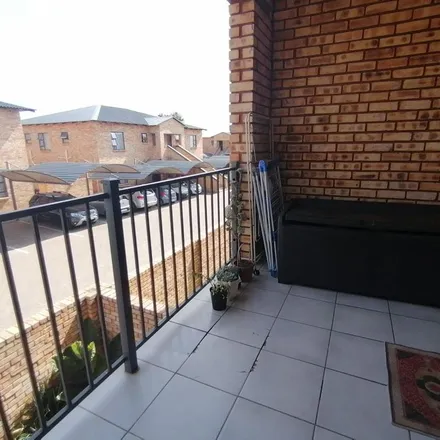 Image 7 - Mall at Newmarket, Heidelberg Road, Raceview, Gauteng, 1449, South Africa - Townhouse for rent