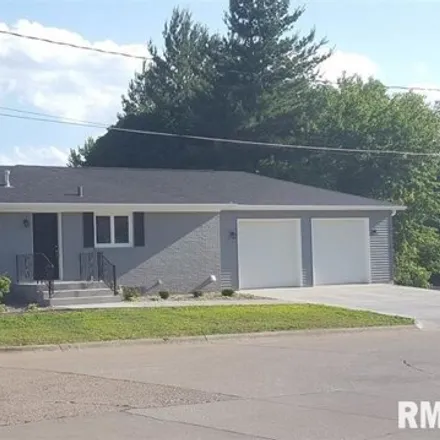 Rent this 3 bed house on Short Hills Country Club in 23rd Avenue, East Moline