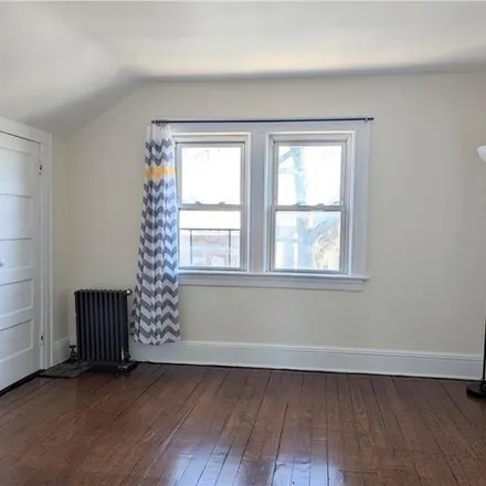 Image 4 - 60 Bay 23rd Street, New York, NY 11214, USA - House for rent