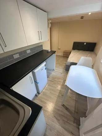 Image 2 - Whingate, Leeds, West Yorkshire, Ls12 - Apartment for rent