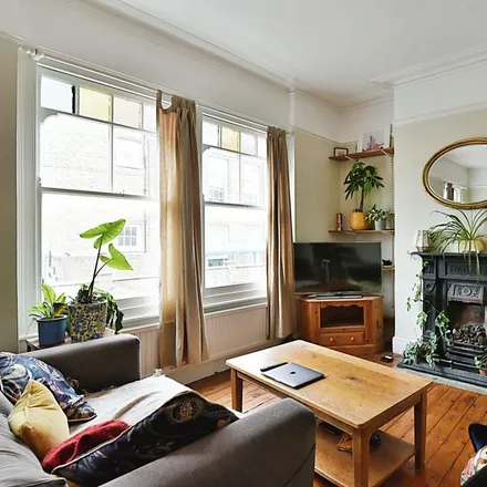 Rent this 3 bed apartment on Bikehangar 1336 in Kingswood Road, London