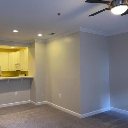 Rent this 1 bed condo on Courthouse River Plaza in 14th Street North, Arlington