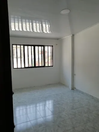 Image 2 - Yamaha, Calle 36, El Robledo, 632001 Calarcá, QUI, Colombia - House for sale