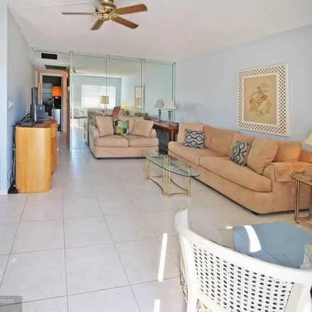 Buy this 2 bed condo on 1001 Oakridge Drive in Deerfield Beach Century Village, Deerfield Beach