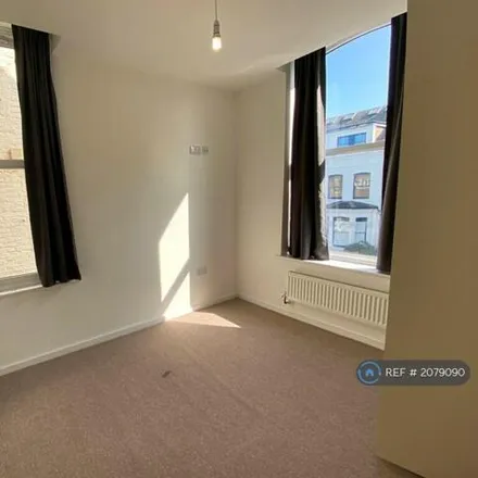Image 4 - 30 Gloucester Drive, London, N4 2LN, United Kingdom - Apartment for rent