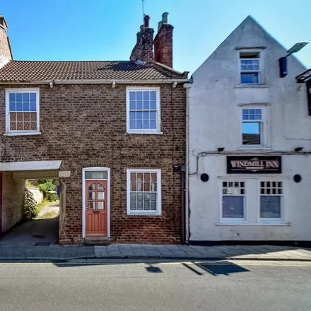 Rent this 3 bed townhouse on Windmill Walk in Beverley, HU17 8EB