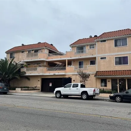 Buy this 2 bed condo on LB City Market in East 10th Street, Long Beach