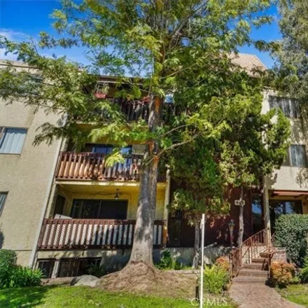 Rent this 2 bed condo on 461 Ivy Street in Glendale, CA 91204