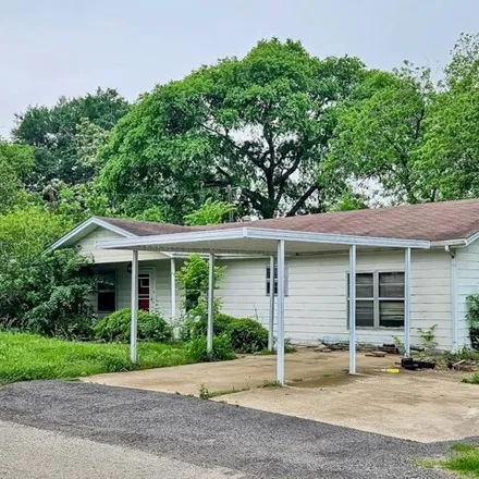 Buy this 2 bed house on 236 North Stephens Street in Quitman, Wood County