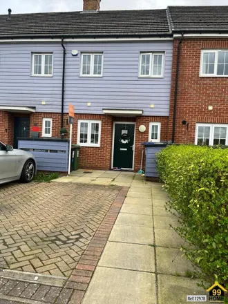 Rent this 2 bed townhouse on Long Furlong Drive in Britwell, SL2 2PH