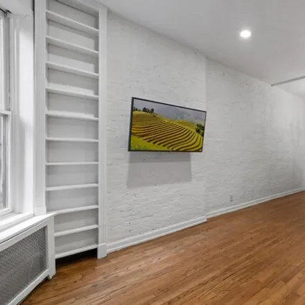 Image 3 - 281 W 11th St Apt 4b, New York, 10014 - Apartment for sale