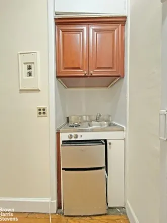 Image 2 - 245 West 75th Street, New York, NY 10023, USA - Condo for rent