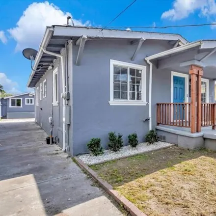Buy this 3 bed house on 1736 96th Avenue in Oakland, CA 94621