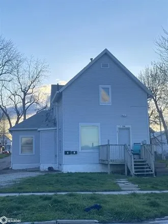 Buy this studio house on 258 North 1st Avenue in Marshalltown, IA 50158
