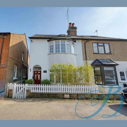 Buy this 3 bed duplex on Station Road in Cookham Rise, SL6 9BU