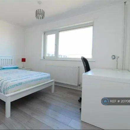 Image 3 - Orsino Walk, Colchester, CO4 3LU, United Kingdom - Apartment for rent