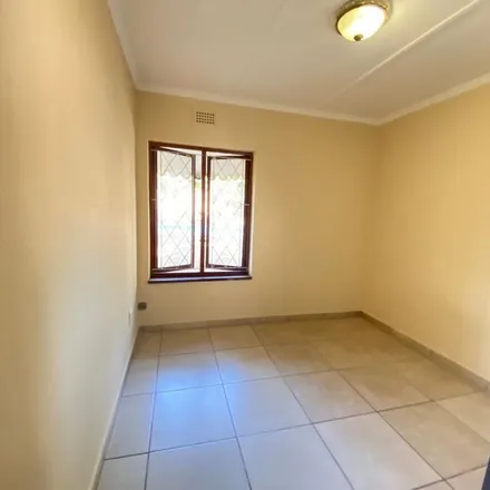 Image 3 - Hudd Road, Athlone Park, Umbogintwini, South Africa - Apartment for rent