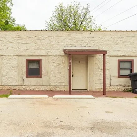 Rent this studio house on 172 College Drive in Abilene, TX 79601