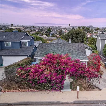 Image 4 - 1070 Newport Avenue, Grover Beach, CA 93433, USA - House for sale
