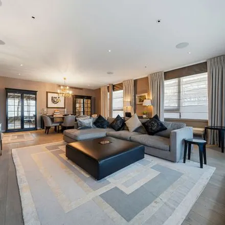 Rent this 3 bed apartment on 1 Trevor Square in London, SW7 1TW