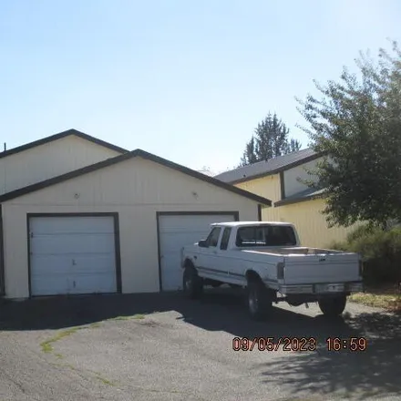 Buy this studio house on 1867 Thrall Street in Klamath Falls, OR 97601