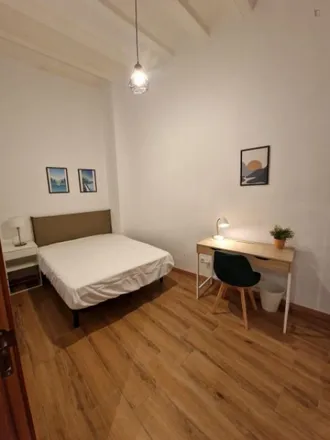 Rent this 6 bed room on Carrer d'Avinyó in 24, 08002 Barcelona