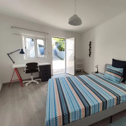 Rent this 1 bed room on Rua Carlos Mardel in 2775-621 Oeiras, Portugal