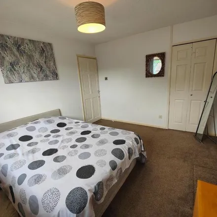 Rent this 5 bed duplex on The Gorse in Altrincham, WA14 3DA