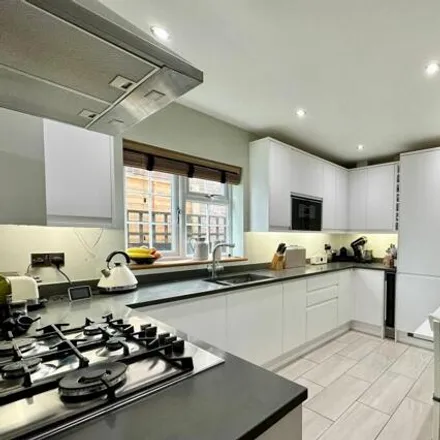 Image 2 - Fernhurst Close, Beaconsfield, HP9 1AN, United Kingdom - Duplex for sale