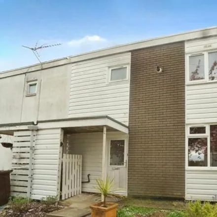 Rent this 3 bed townhouse on Whinacre Walk in Sheffield, S8 8EP