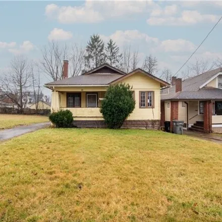 Buy this 3 bed house on 591 West Ravenwood Avenue in Youngstown, OH 44511